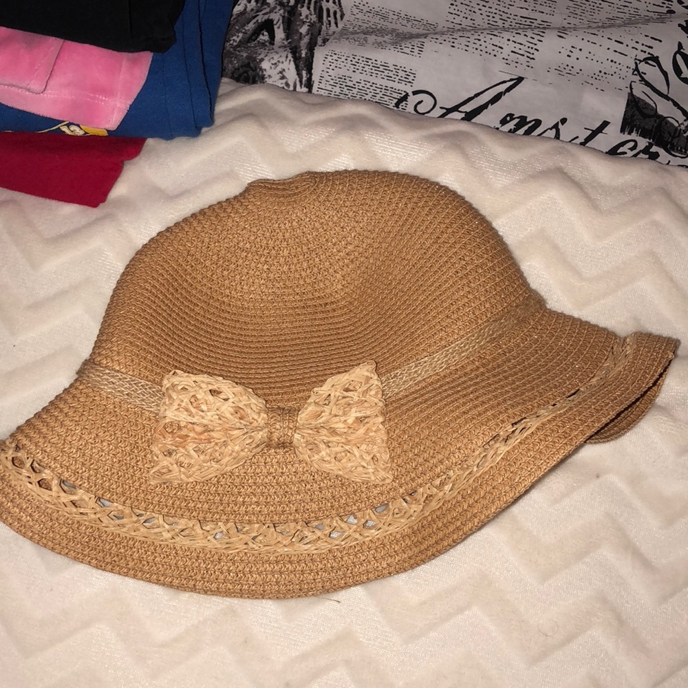 Straw sun hat, barely worn!